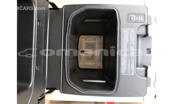 Buy Import Toyota Land Cruiser Other Car in Import - Dubai in Dhufar Buy Import Toyota Land Cruiser Other Car in Import - Dubai in Dhufar