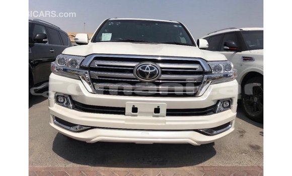 Buy Import Toyota Land Cruiser White Car in Import - Dubai in Dhufar Buy Import Toyota Land Cruiser White Car in Import - Dubai in Dhufar