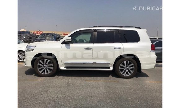 Buy Import Toyota Land Cruiser White Car in Import - Dubai in Dhufar Buy Import Toyota Land Cruiser White Car in Import - Dubai in Dhufar
