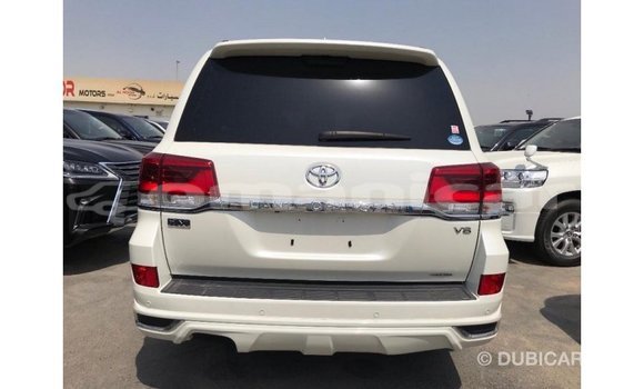 Buy Import Toyota Land Cruiser White Car in Import - Dubai in Dhufar Buy Import Toyota Land Cruiser White Car in Import - Dubai in Dhufar