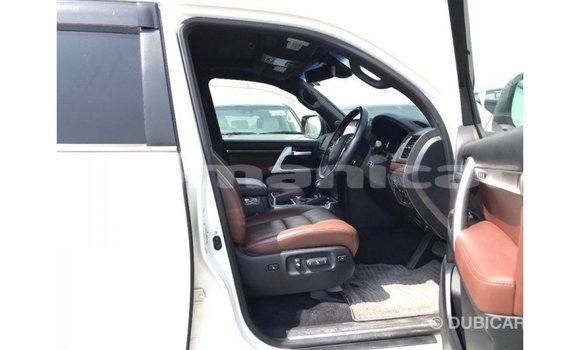Buy Import Toyota Land Cruiser White Car in Import - Dubai in Dhufar Buy Import Toyota Land Cruiser White Car in Import - Dubai in Dhufar
