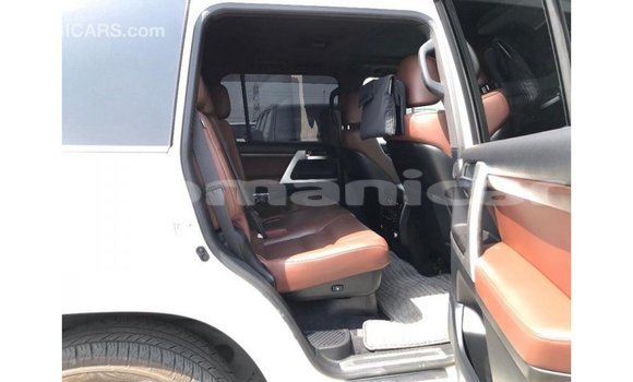 Buy Import Toyota Land Cruiser White Car in Import - Dubai in Dhufar Buy Import Toyota Land Cruiser White Car in Import - Dubai in Dhufar