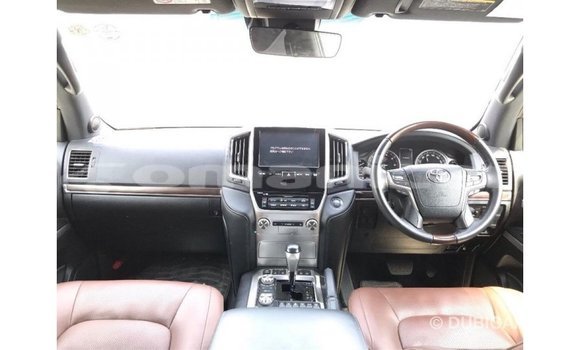Buy Import Toyota Land Cruiser White Car in Import - Dubai in Dhufar Buy Import Toyota Land Cruiser White Car in Import - Dubai in Dhufar