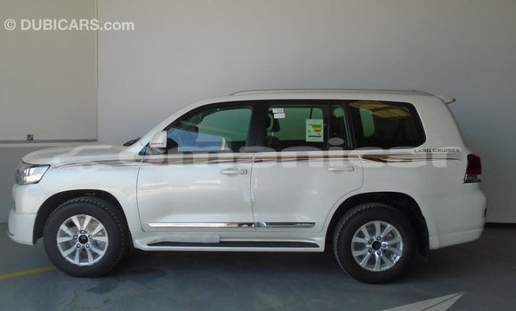 Buy Import Toyota Land Cruiser White Car in Import - Dubai in Dhufar Buy Import Toyota Land Cruiser White Car in Import - Dubai in Dhufar