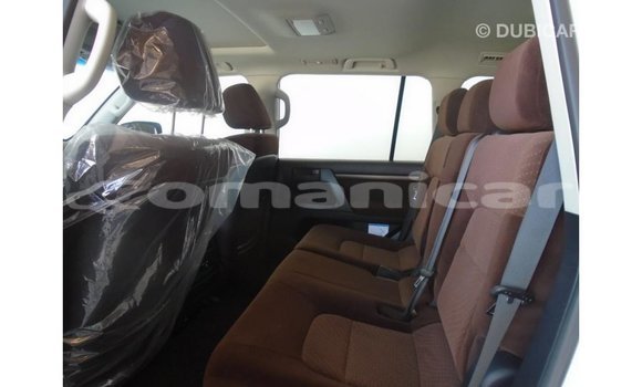 Buy Import Toyota Land Cruiser White Car in Import - Dubai in Dhufar Buy Import Toyota Land Cruiser White Car in Import - Dubai in Dhufar