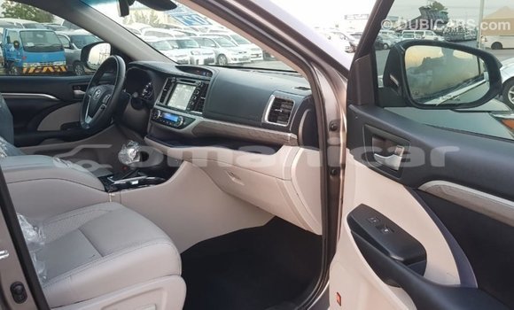 Buy Import Toyota Highlander Other Car in Import - Dubai in Dhufar Buy Import Toyota Highlander Other Car in Import - Dubai in Dhufar