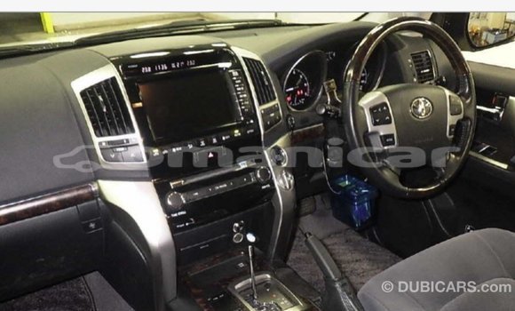 Buy Import Toyota Land Cruiser White Car in Import - Dubai in Dhufar Buy Import Toyota Land Cruiser White Car in Import - Dubai in Dhufar