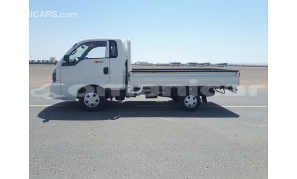 Buy Import Kia Carens White Car in Import - Dubai in Dhufar Buy Import Kia Carens White Car in Import - Dubai in Dhufar