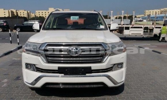Buy Import Toyota Land Cruiser White Car in Import - Dubai in Dhufar Buy Import Toyota Land Cruiser White Car in Import - Dubai in Dhufar