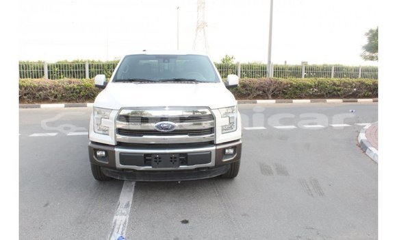 Buy Import Ford Club Wagon White Car in Import - Dubai in Dhufar