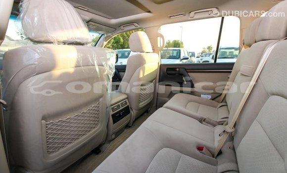 Buy Import Toyota Land Cruiser White Car in Import - Dubai in Dhufar Buy Import Toyota Land Cruiser White Car in Import - Dubai in Dhufar