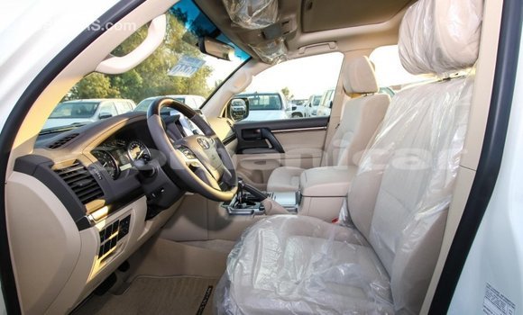Buy Import Toyota Land Cruiser White Car in Import - Dubai in Dhufar Buy Import Toyota Land Cruiser White Car in Import - Dubai in Dhufar