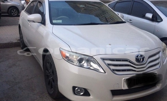 Buy Used Toyota Camry White Car in Muscat in Masqat