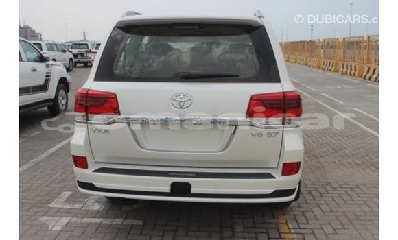 Buy Import Toyota Land Cruiser White Car in Import - Dubai in Dhufar Buy Import Toyota Land Cruiser White Car in Import - Dubai in Dhufar