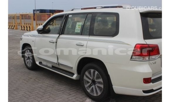 Buy Import Toyota Land Cruiser White Car in Import - Dubai in Dhufar Buy Import Toyota Land Cruiser White Car in Import - Dubai in Dhufar