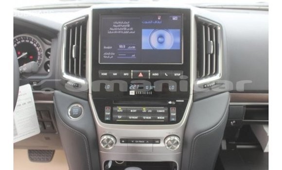 Buy Import Toyota Land Cruiser White Car in Import - Dubai in Dhufar Buy Import Toyota Land Cruiser White Car in Import - Dubai in Dhufar