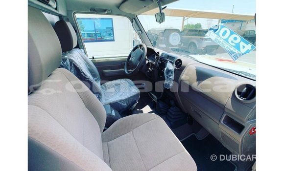 Buy Import Toyota Land Cruiser Beige Car in Import - Dubai in Dhufar Buy Import Toyota Land Cruiser Beige Car in Import - Dubai in Dhufar