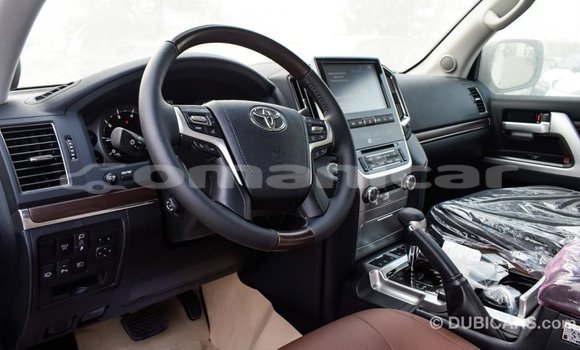 Buy Import Toyota Land Cruiser White Car in Import - Dubai in Dhufar Buy Import Toyota Land Cruiser White Car in Import - Dubai in Dhufar