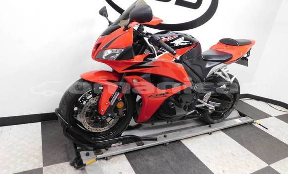 Buy Used Honda CBR 1000 RR Beige Bike in Muscat in Masqat Buy Used Honda CBR 1000 RR Beige Bike in Muscat in Masqat