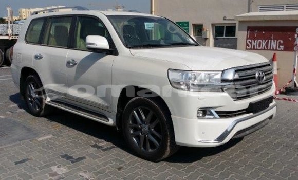 Buy Import Toyota Land Cruiser White Car in Import - Dubai in Dhufar Buy Import Toyota Land Cruiser White Car in Import - Dubai in Dhufar