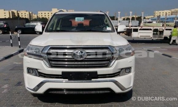 Buy Import Toyota Land Cruiser White Car in Import - Dubai in Dhufar Buy Import Toyota Land Cruiser White Car in Import - Dubai in Dhufar