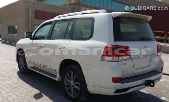 Buy Import Toyota Land Cruiser White Car in Import - Dubai in Dhufar Buy Import Toyota Land Cruiser White Car in Import - Dubai in Dhufar
