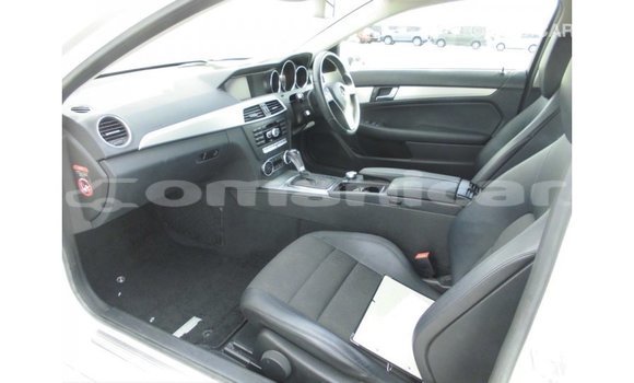 Buy Import Mercedes-Benz 190 White Car in Import - Dubai in Dhufar Buy Import Mercedes-Benz 190 White Car in Import - Dubai in Dhufar