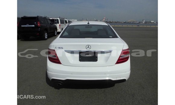 Buy Import Mercedes-Benz 190 White Car in Import - Dubai in Dhufar Buy Import Mercedes-Benz 190 White Car in Import - Dubai in Dhufar