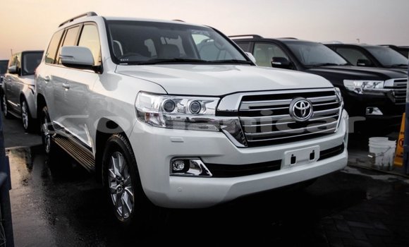 Buy Import Toyota Land Cruiser White Car in Import - Dubai in Dhufar Buy Import Toyota Land Cruiser White Car in Import - Dubai in Dhufar