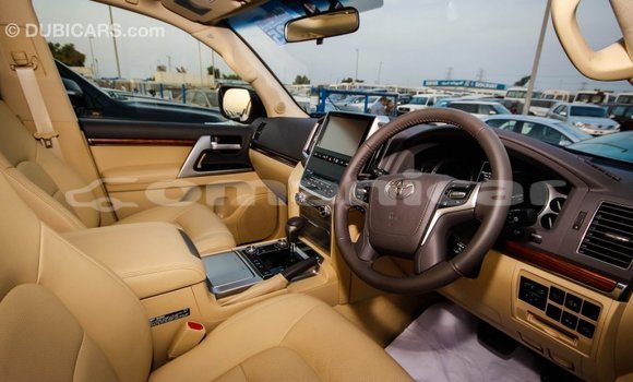 Buy Import Toyota Land Cruiser White Car in Import - Dubai in Dhufar Buy Import Toyota Land Cruiser White Car in Import - Dubai in Dhufar