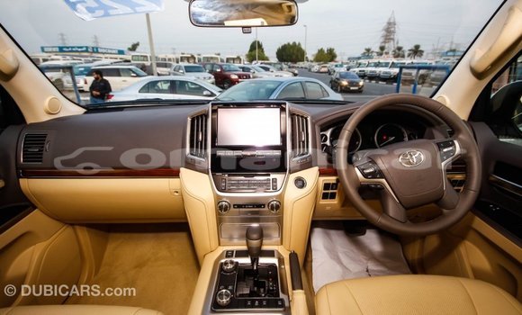 Buy Import Toyota Land Cruiser White Car in Import - Dubai in Dhufar Buy Import Toyota Land Cruiser White Car in Import - Dubai in Dhufar