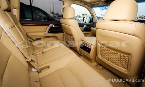 Buy Import Toyota Land Cruiser White Car in Import - Dubai in Dhufar Buy Import Toyota Land Cruiser White Car in Import - Dubai in Dhufar