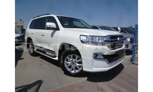 Buy Import Toyota Land Cruiser White Car in Import - Dubai in Dhufar Buy Import Toyota Land Cruiser White Car in Import - Dubai in Dhufar