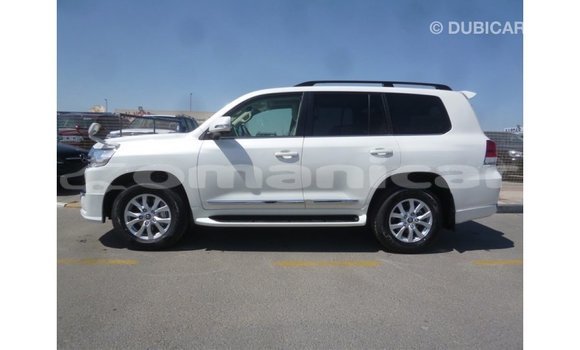 Buy Import Toyota Land Cruiser White Car in Import - Dubai in Dhufar Buy Import Toyota Land Cruiser White Car in Import - Dubai in Dhufar