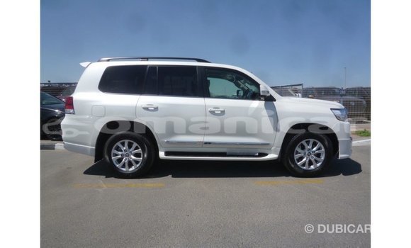 Buy Import Toyota Land Cruiser White Car in Import - Dubai in Dhufar Buy Import Toyota Land Cruiser White Car in Import - Dubai in Dhufar