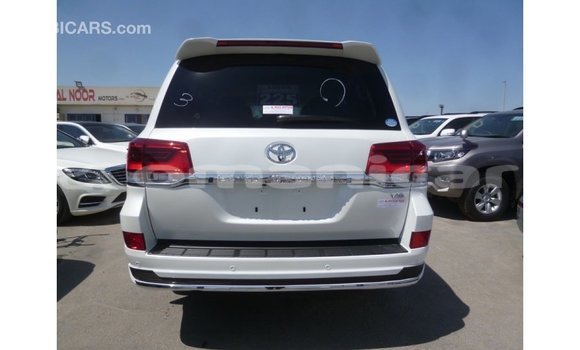Buy Import Toyota Land Cruiser White Car in Import - Dubai in Dhufar Buy Import Toyota Land Cruiser White Car in Import - Dubai in Dhufar
