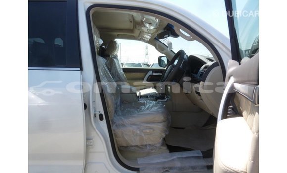 Buy Import Toyota Land Cruiser White Car in Import - Dubai in Dhufar Buy Import Toyota Land Cruiser White Car in Import - Dubai in Dhufar