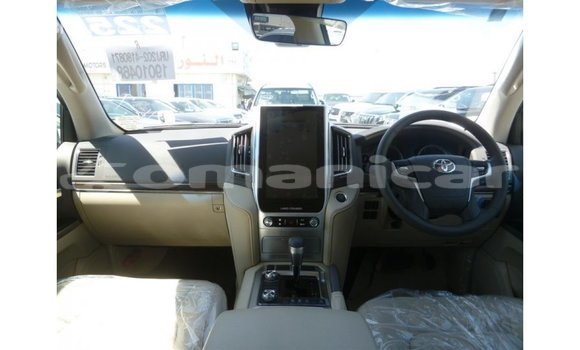 Buy Import Toyota Land Cruiser White Car in Import - Dubai in Dhufar Buy Import Toyota Land Cruiser White Car in Import - Dubai in Dhufar