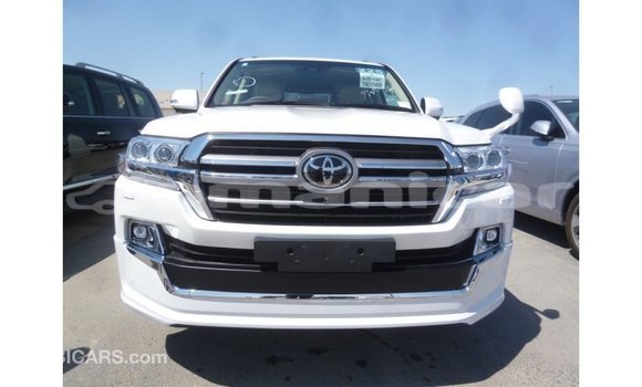 Buy Import Toyota Land Cruiser White Car in Import - Dubai in Dhufar Buy Import Toyota Land Cruiser White Car in Import - Dubai in Dhufar