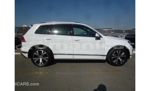 Buy Import Volkswagen Touareg White Car in Import - Dubai in Dhufar Buy Import Volkswagen Touareg White Car in Import - Dubai in Dhufar