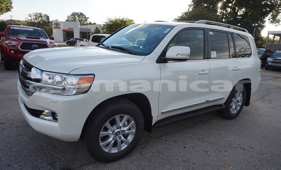 Buy Used Toyota Land Cruiser White Car in Al khuwair in al-Batinah
