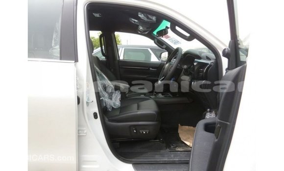 Buy Import Toyota Hilux White Car in Import - Dubai in Dhufar Buy Import Toyota Hilux White Car in Import - Dubai in Dhufar