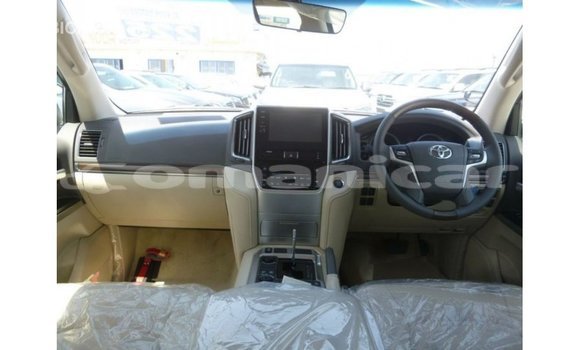 Buy Import Toyota Land Cruiser White Car in Import - Dubai in Dhufar Buy Import Toyota Land Cruiser White Car in Import - Dubai in Dhufar