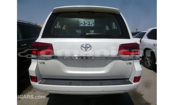 Buy Import Toyota Land Cruiser White Car in Import - Dubai in Dhufar Buy Import Toyota Land Cruiser White Car in Import - Dubai in Dhufar