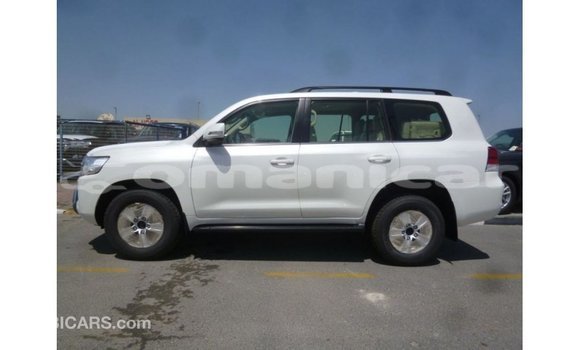 Buy Import Toyota Land Cruiser White Car in Import - Dubai in Dhufar Buy Import Toyota Land Cruiser White Car in Import - Dubai in Dhufar