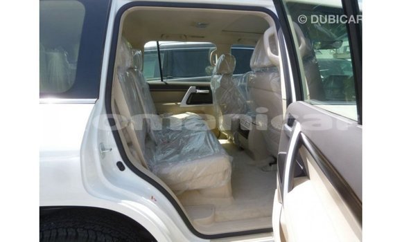 Buy Import Toyota Land Cruiser White Car in Import - Dubai in Dhufar Buy Import Toyota Land Cruiser White Car in Import - Dubai in Dhufar