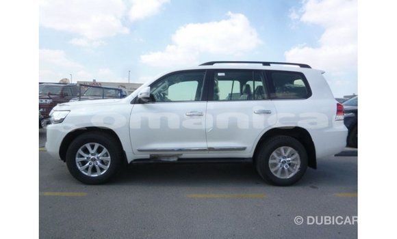 Buy Import Toyota Land Cruiser White Car in Import - Dubai in Dhufar Buy Import Toyota Land Cruiser White Car in Import - Dubai in Dhufar