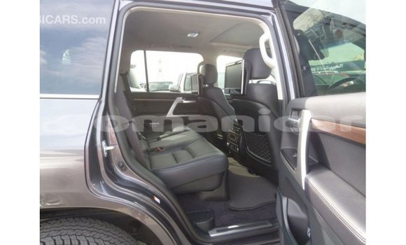 Buy Import Toyota Land Cruiser Other Car in Import - Dubai in Dhufar Buy Import Toyota Land Cruiser Other Car in Import - Dubai in Dhufar