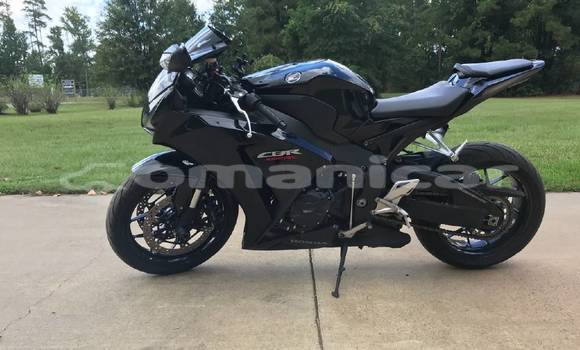 Buy New Honda CBR 1000 RR Blue Bike in Muscat in Masqat Buy New Honda CBR 1000 RR Blue Bike in Muscat in Masqat