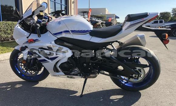 Buy New Suzuki GSX–R White Bike in Muscat in Masqat Buy New Suzuki GSX–R White Bike in Muscat in Masqat